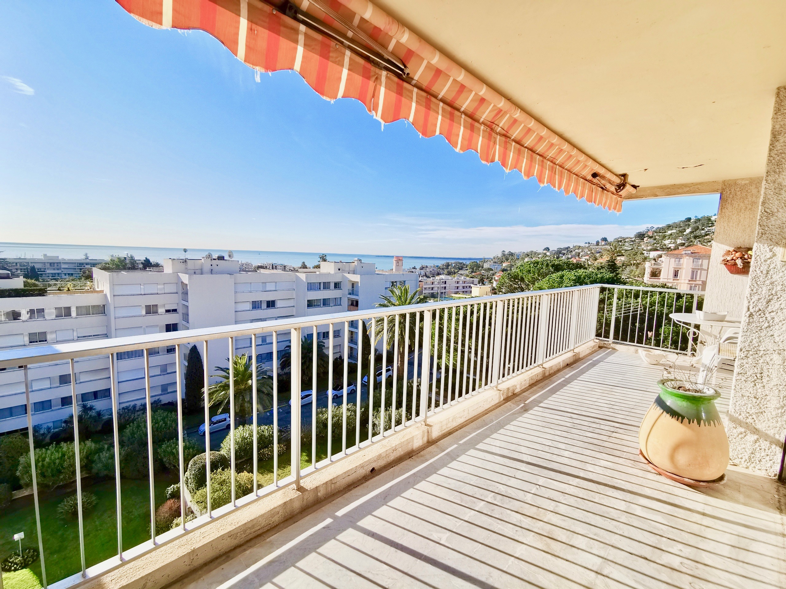 Vente Appartement 4 Pièces Golfe Juan Quatre Pièces 93 M2 Avec Vue Mer Panoramique 